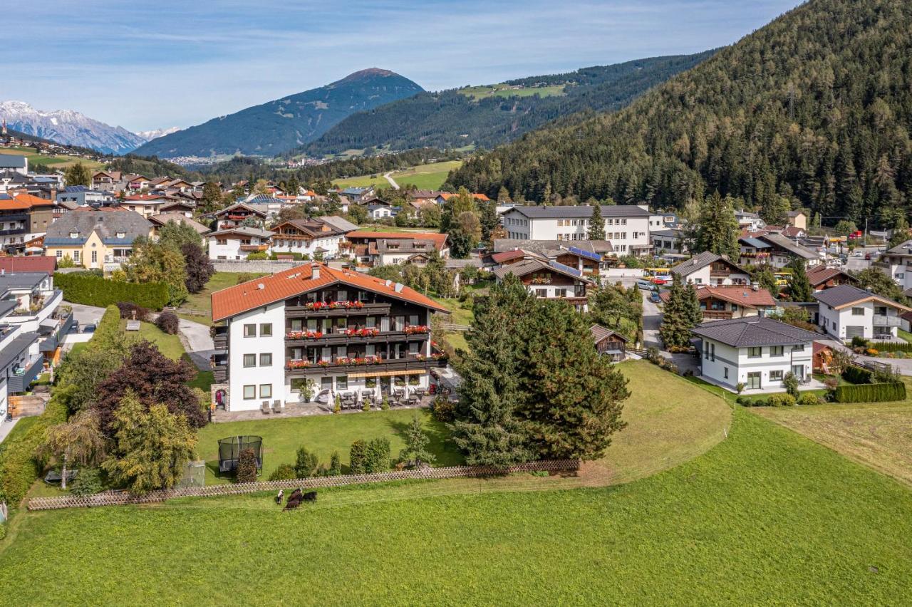 Hotel Eschenhof & Apartments Fulpmes Esterno foto
