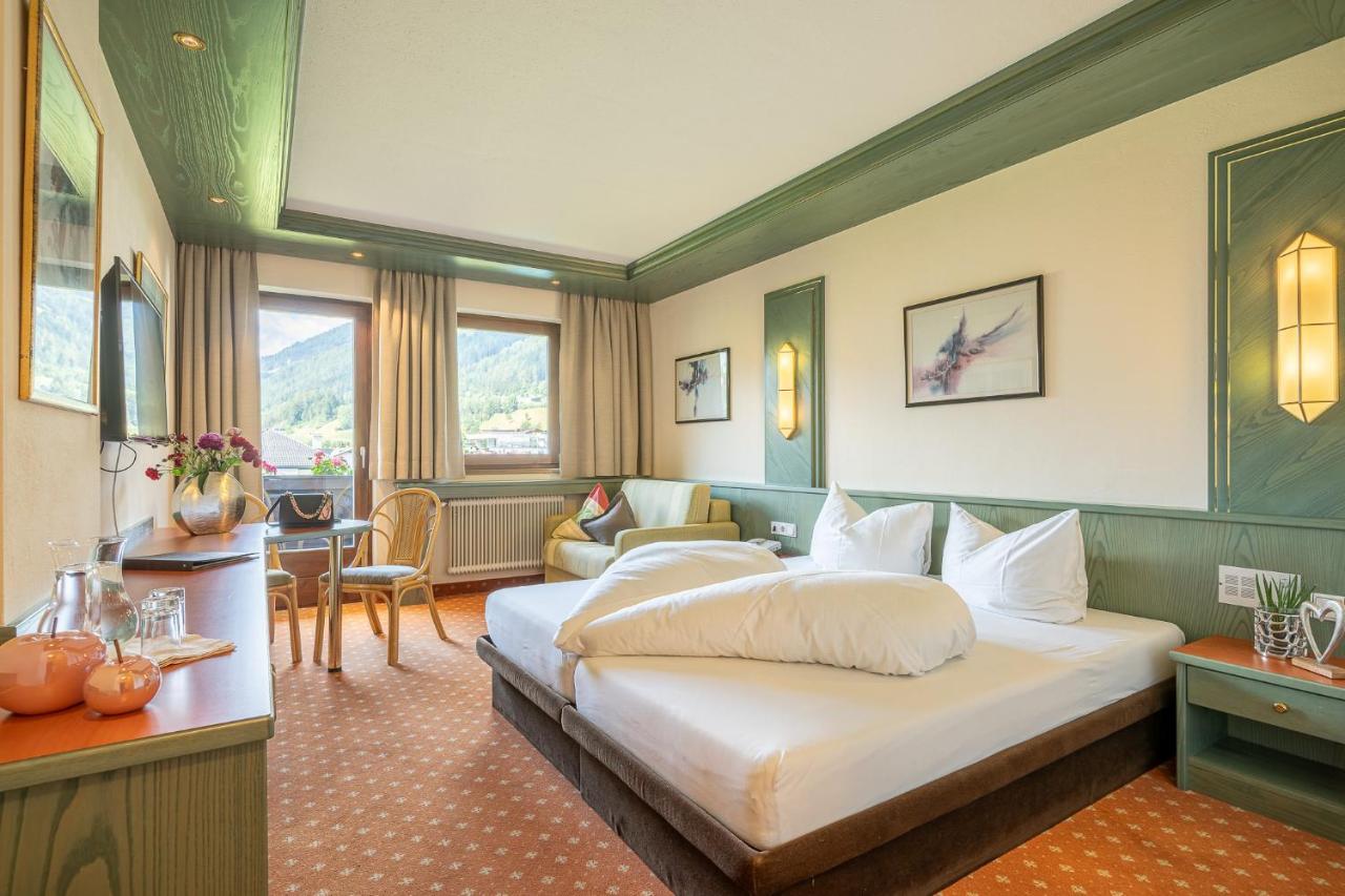 Hotel Eschenhof & Apartments Fulpmes Esterno foto
