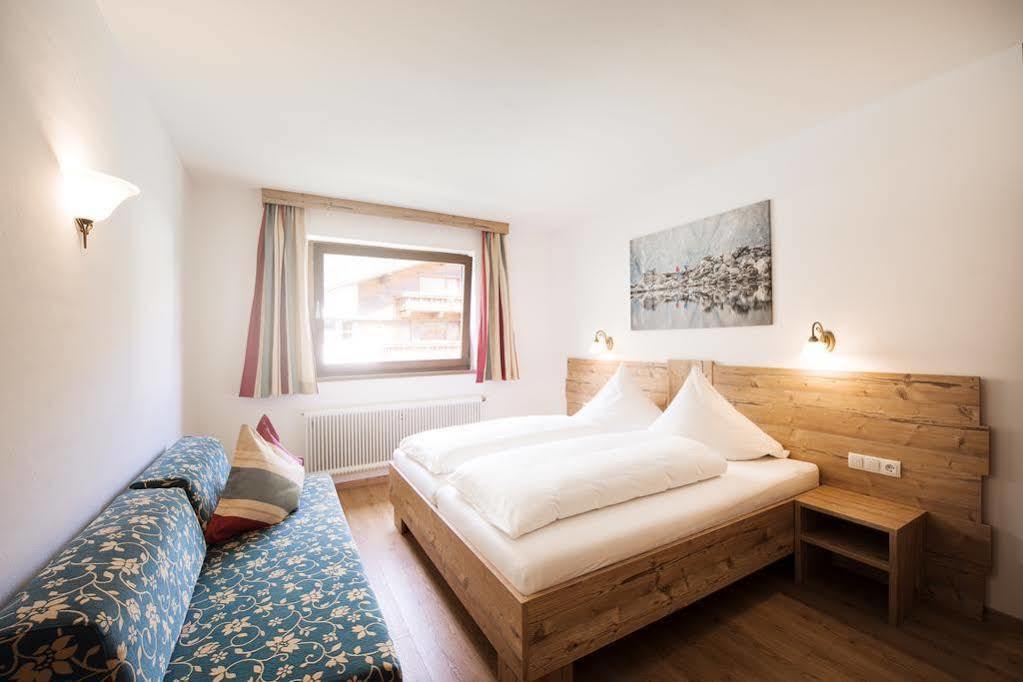 Hotel Eschenhof & Apartments Fulpmes Esterno foto